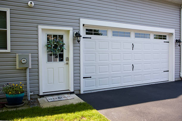 24/7 Emergency Garage Door Panel Replacement experts in Saratoga Springs, NY